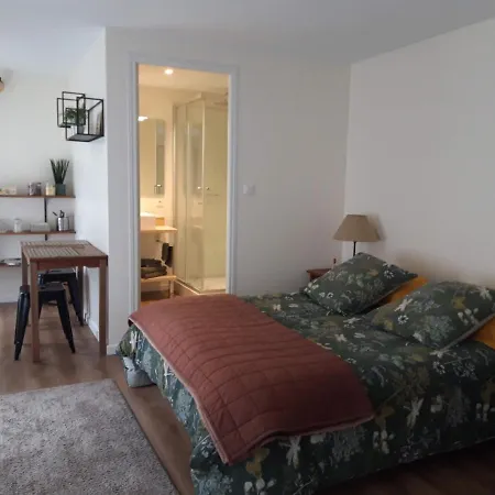 Agreables Independantes - Centre 3* Кутанс