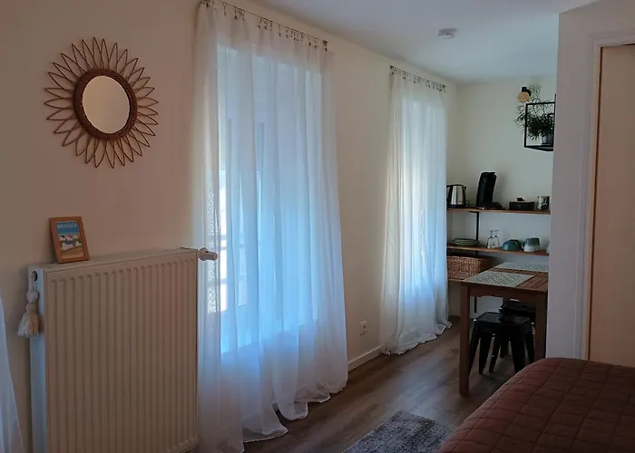 Agréables Indépendantes - Centre Pensión Coutances